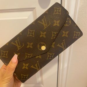 LOUIS VUITTON Sarah Long wallet in Monogram 💯 AUTHENTIC